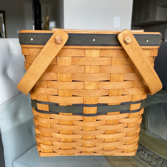 Longaberger Collector’s Club Charter Member Basket - Picture 3 of 8